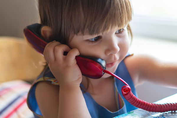For Families, Dumb Phones Might Be the Smart Choice